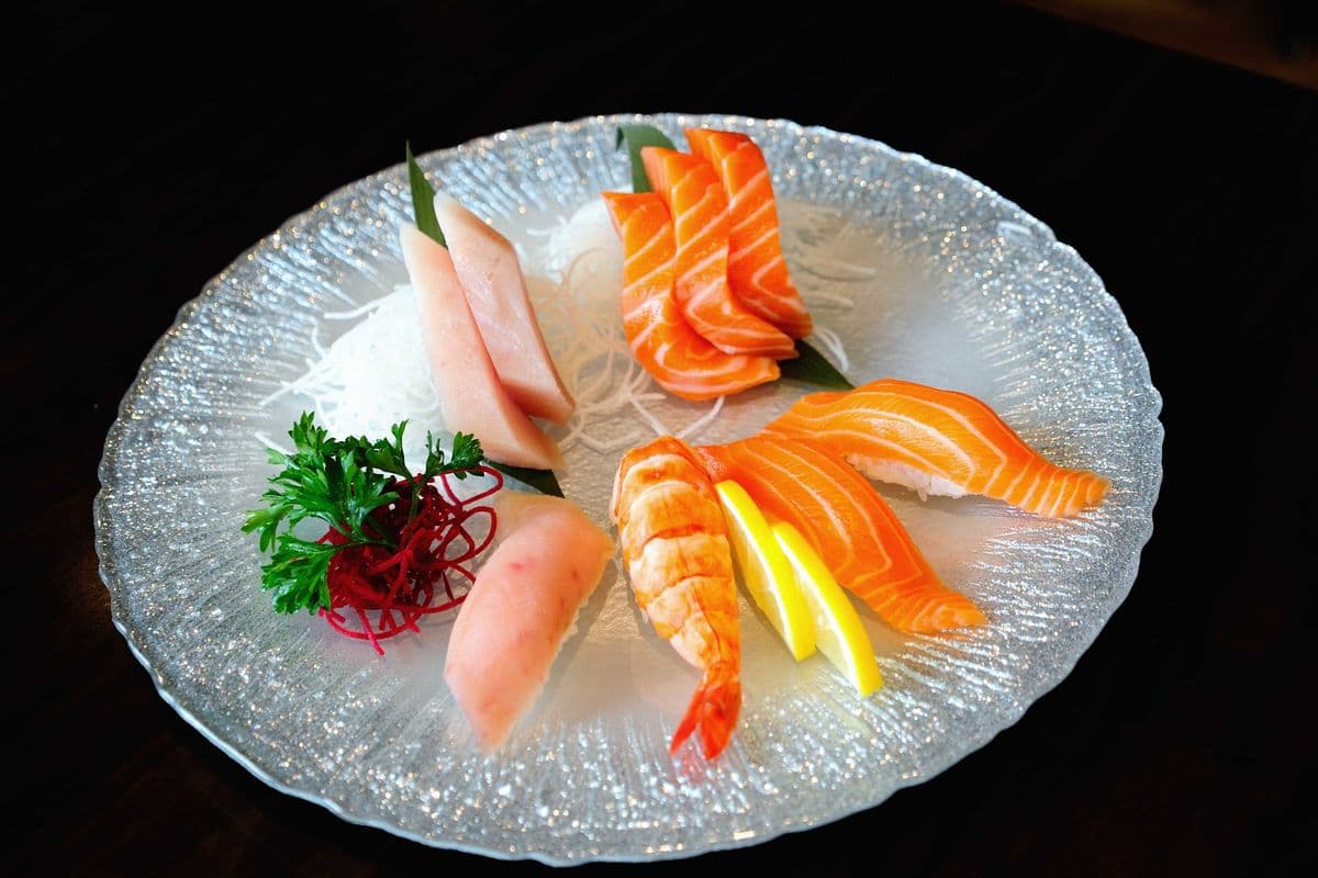 Sashimi and Sushi Combo (9 pcs)