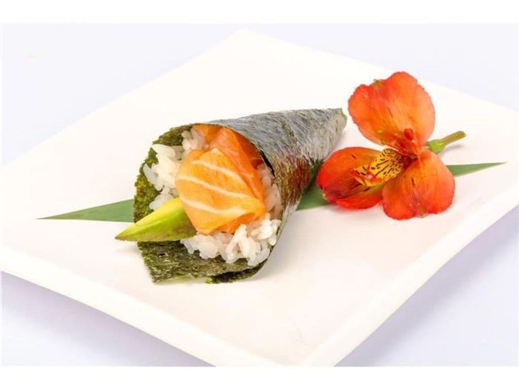 Salmon Avocado Handroll(1 pc)