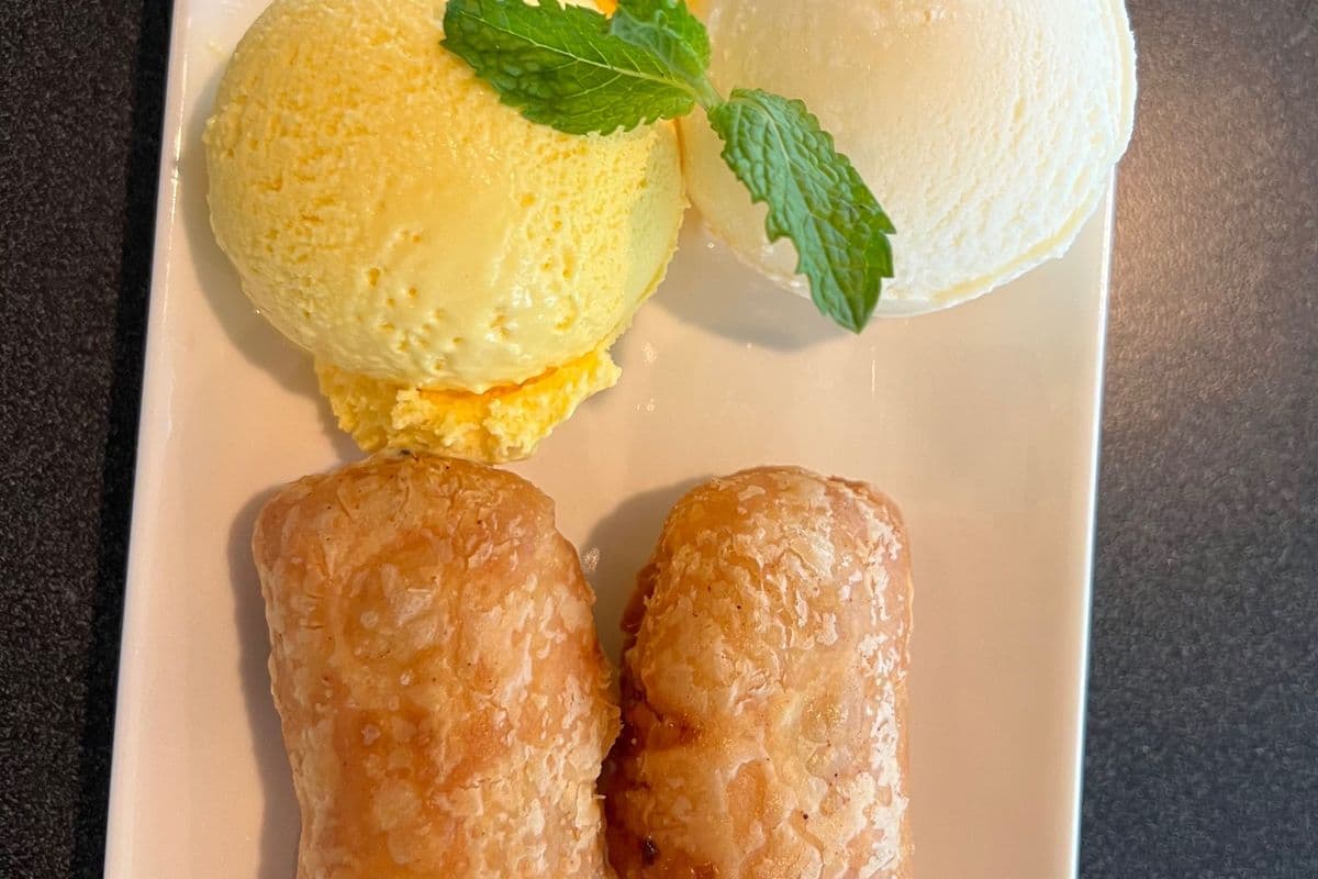 DE.01 Deep Fried Banana Served with Ice Cream