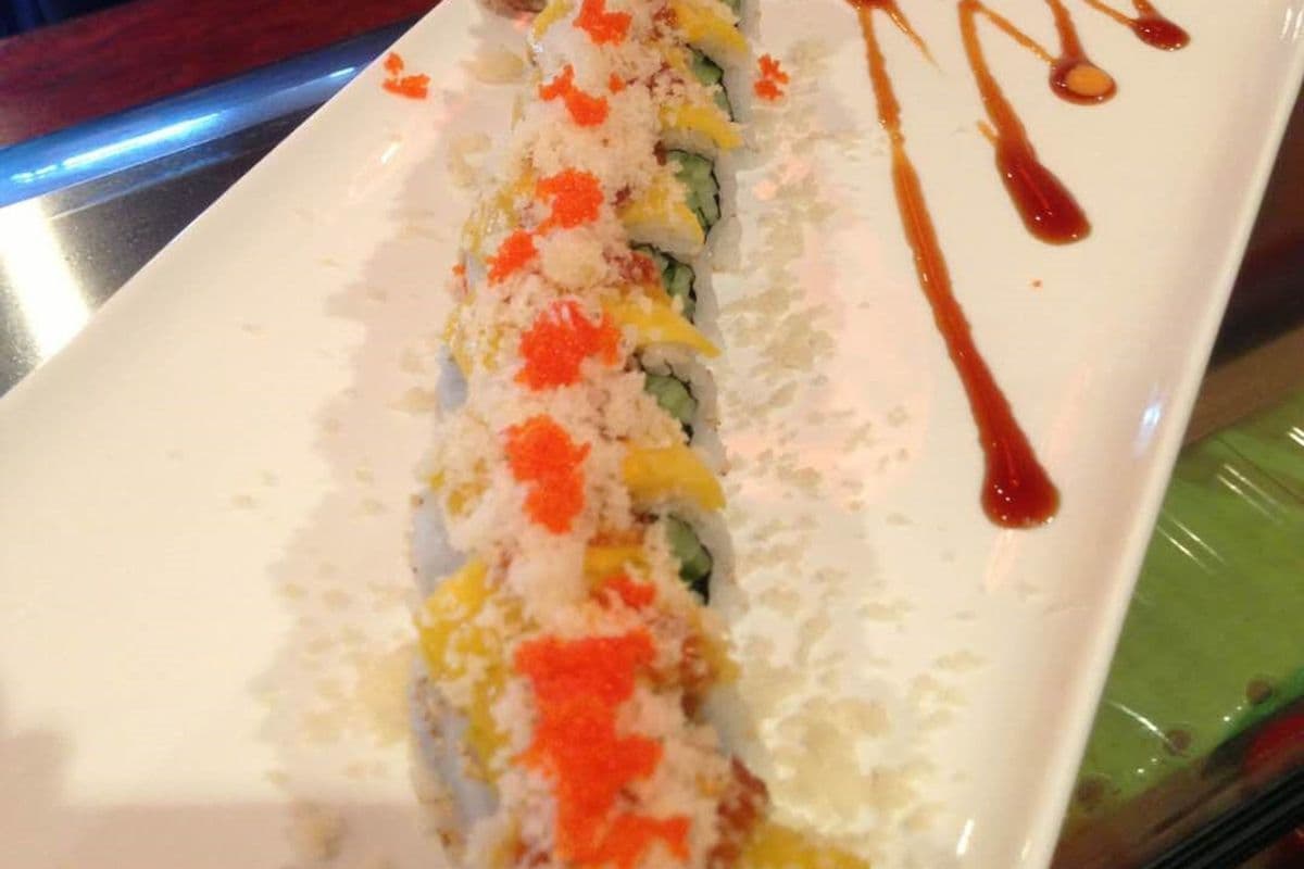 J1. Mango Paradise Roll (8 pcs)