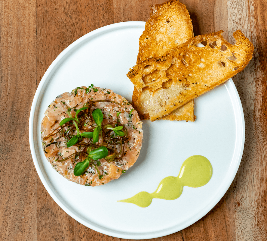 Tartare de saumon / Salmon tartare