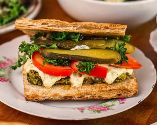 Sandwich Koukou aux haricots verts / Green Bean Koukou Sandwich
