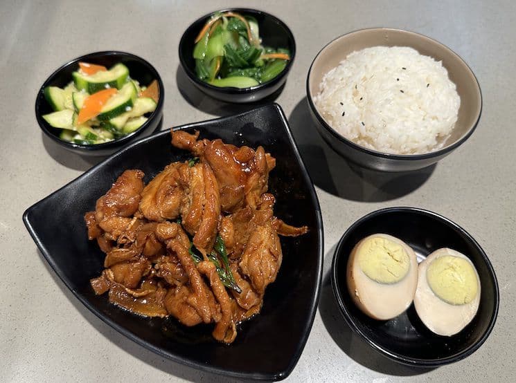 (Bento)三杯雞便當 / (Bento)Three Spiced Chicken w/ Basil on Iron Plate Bento
