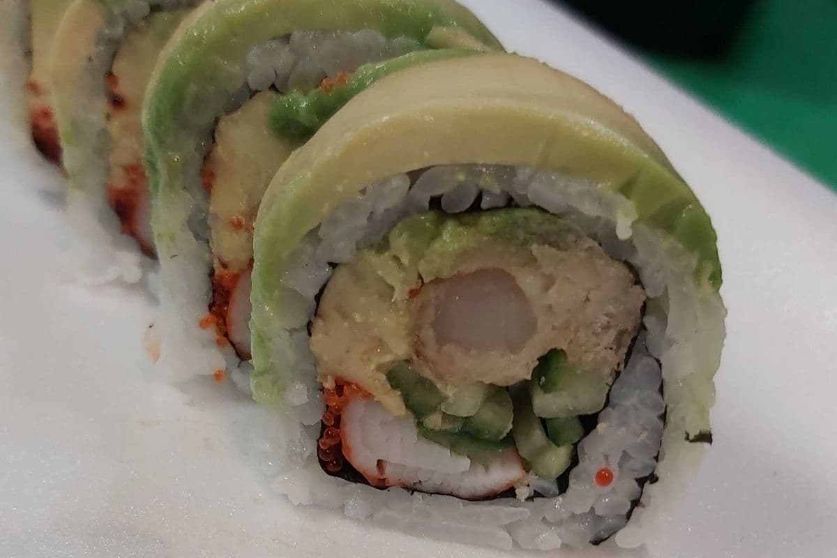 32.Green Dragon Roll (10 pcs)
