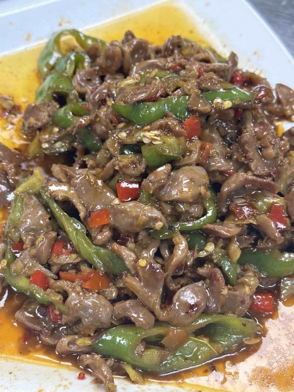 02. Chicken gizzards with pickled pepper (Spicy) 酸辣小炒鸡胗