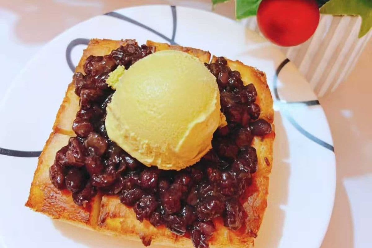 T9. Red Bean + Matcha Ice Cream Thick Toast / T9. 紅豆+抹茶冰淇淋厚片吐司