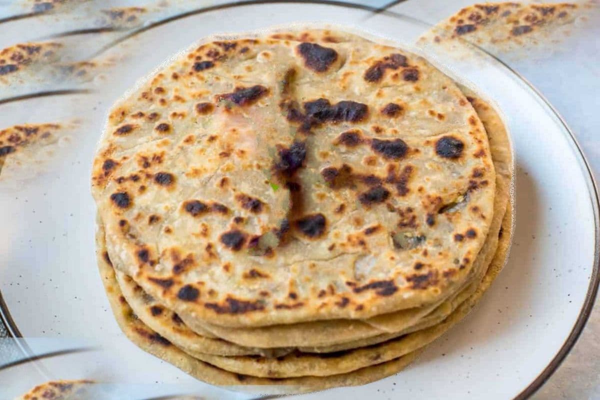 Pyaaz Tawa Paratha (Onion Paratha)