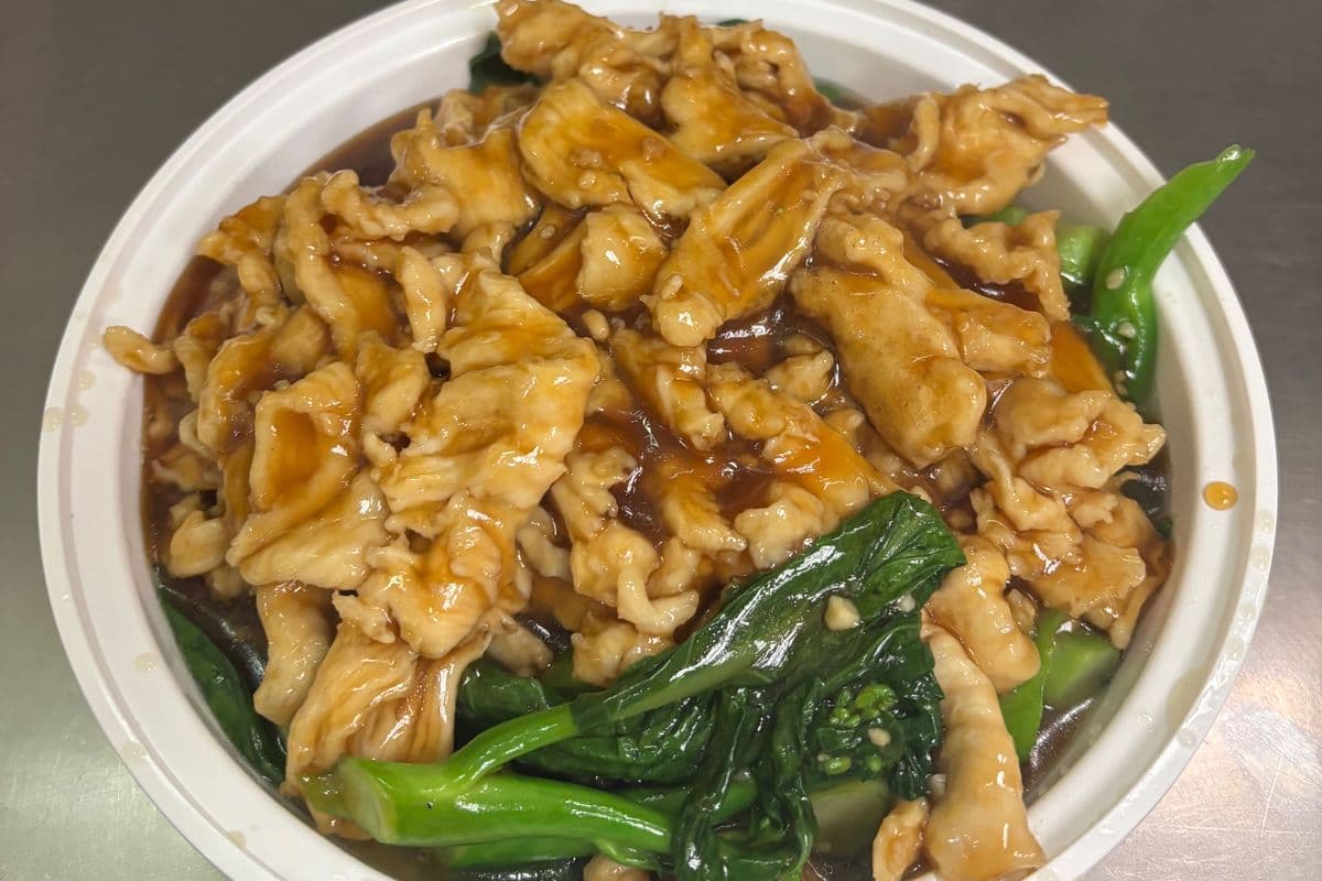 C29 Chicken With Chinese Broccoli (Gai Lan) New