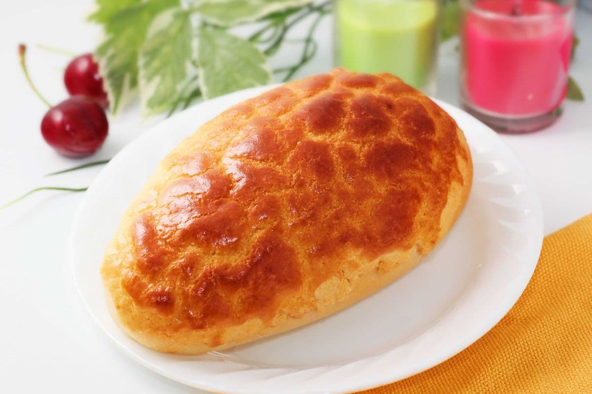 Coconut Pineapple Bun