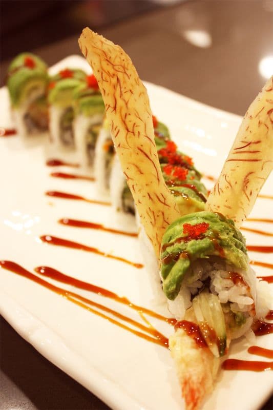 156. Green Dragon Roll (10 pcs)