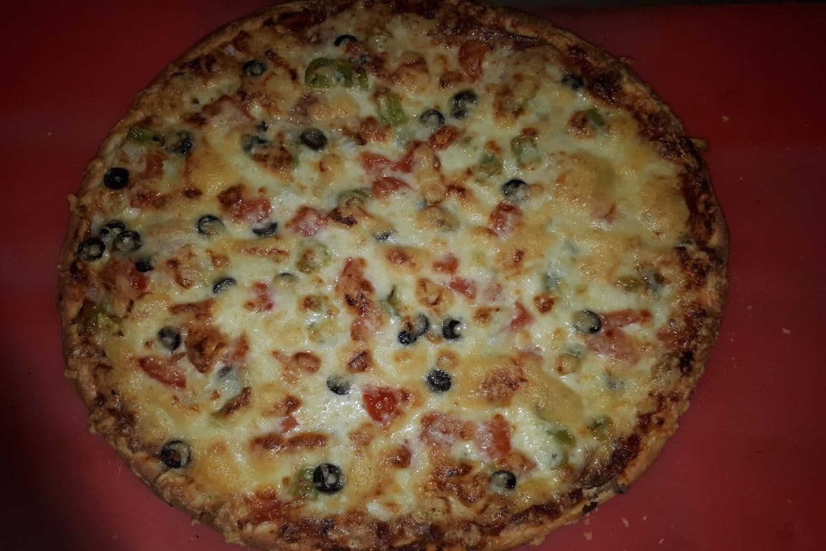 Single Large Round pizza