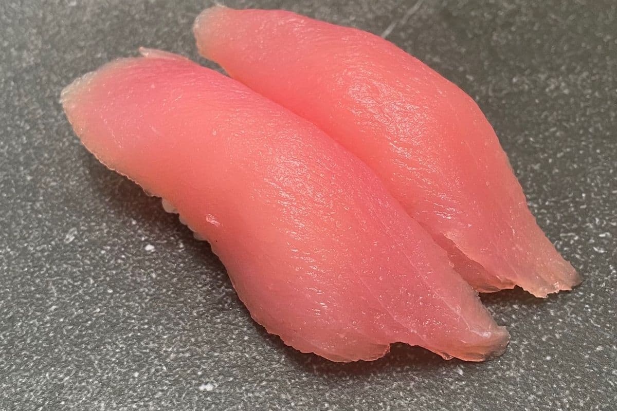 Tuna Sushi (2 pcs)