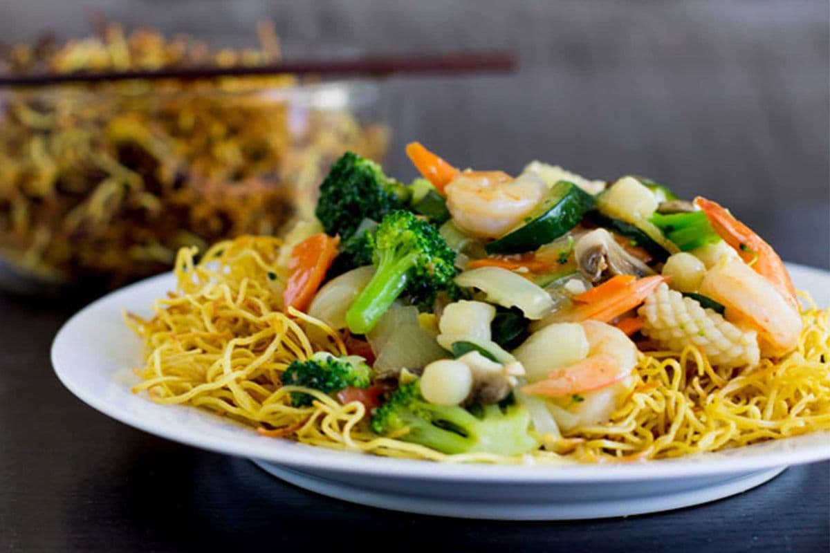 Mixed Seafood Fried Noodles (海鮮炒麵)