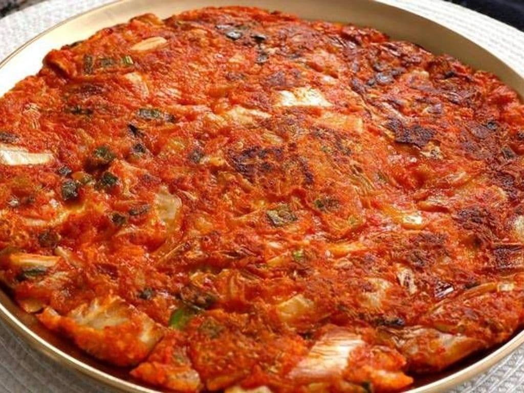 Kimchi Pancake (김치전泡菜煎餅)
