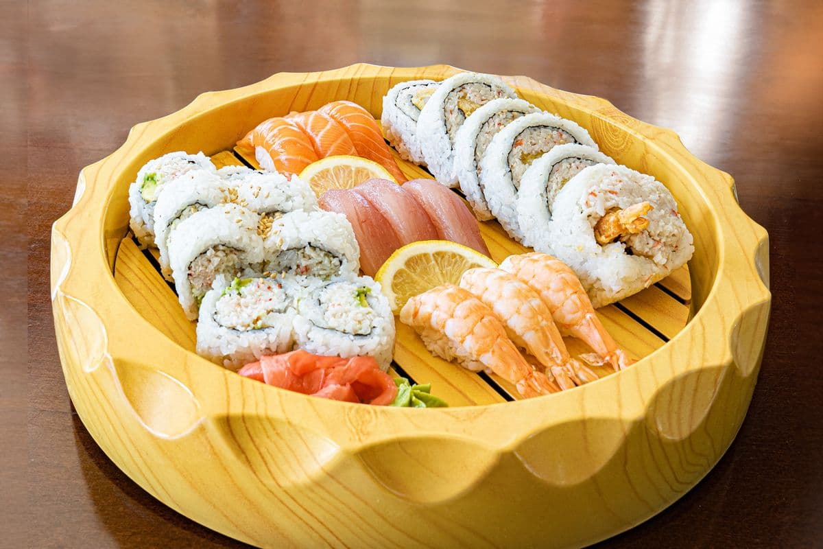 Deluxe Sushi Combo (23 pcs)