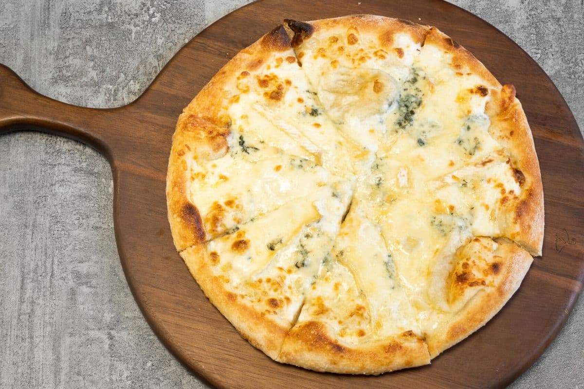 4 Cheeses Pizza