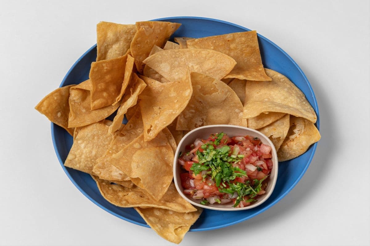 Chips & Salsa Roja
