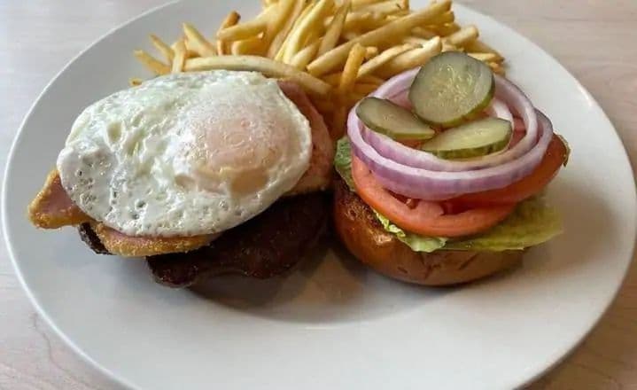 CANADIAN BRUNCH BURGER