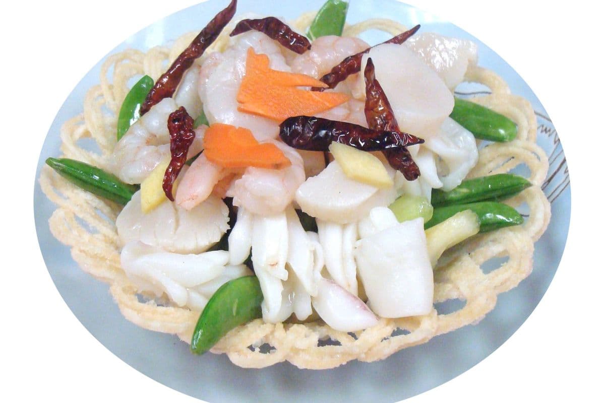 110. Seafood with XO Sauce on Cookies Nest 醬金盞海鮮