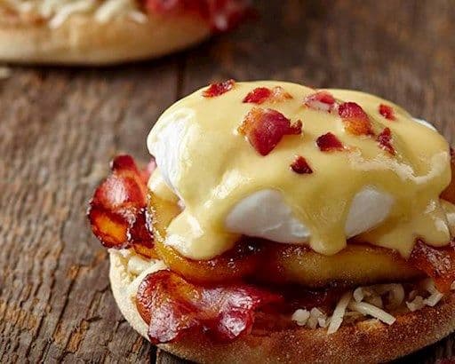 Bénédict au bacon et pommes caramélisées / Bacon and Caramelized Apples Benedict