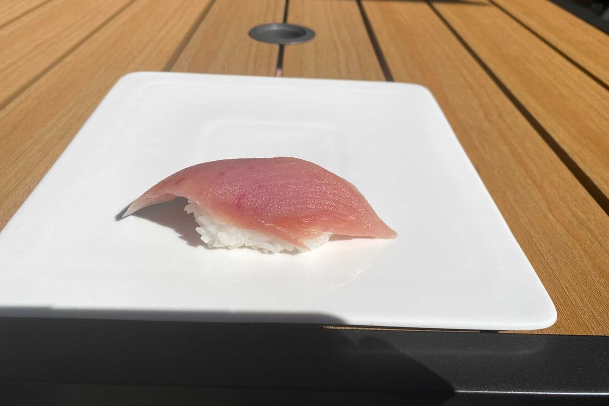 Tuna Nigiri Sushi (1 pc)