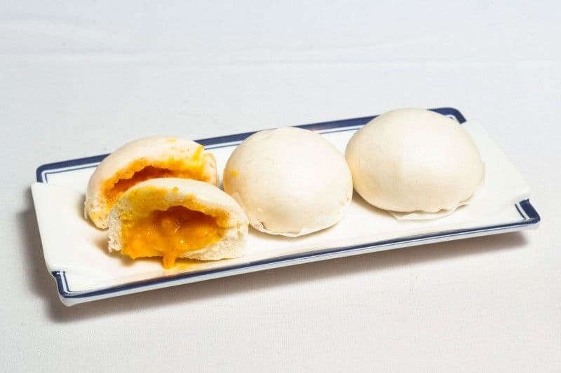 7.Steamed egg yolk buns 7.流沙包
