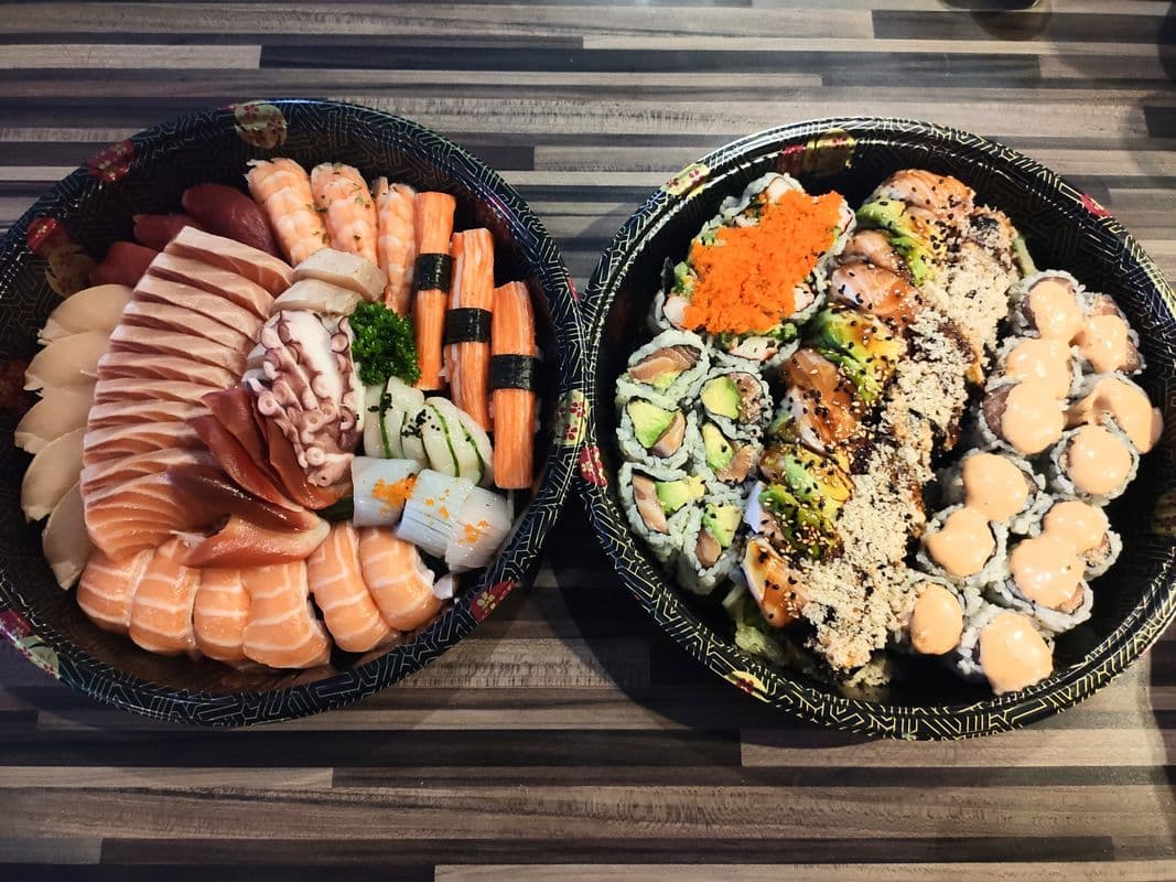 Assorted Sashimi Sushi Roll (100 pcs) (A708)