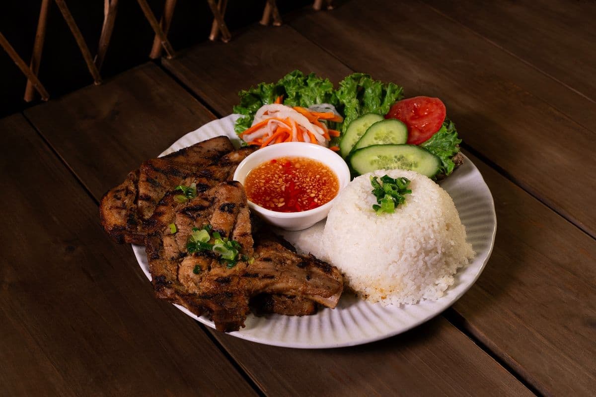 RI1. Broken Rice with Grilled Pork Chop - Com Tam Suon