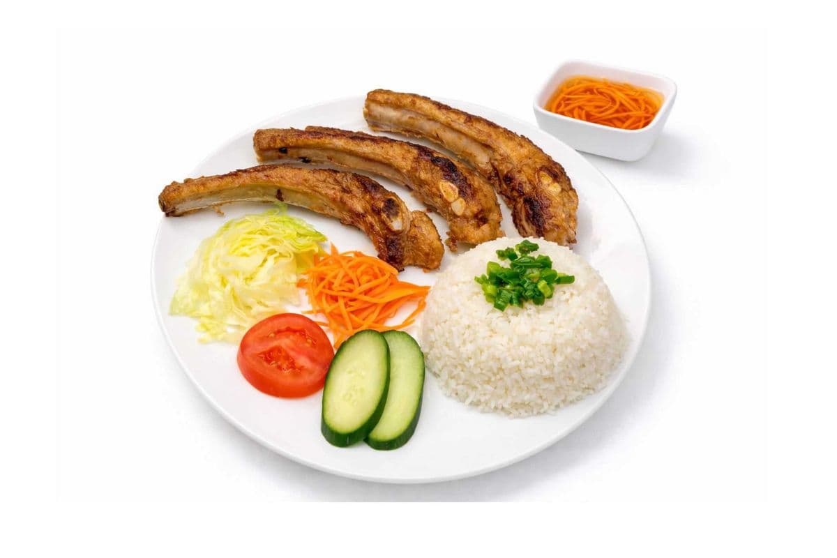 C36. Cơm Sườn Que Nướng | Grilled Pork Ribs Rice Plate