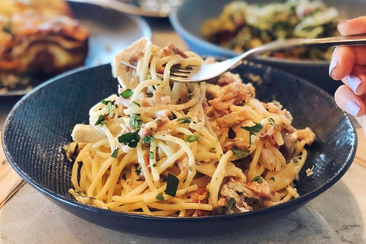 Spaghettis au poulet et aux champignons, huile d'olive | Mushroom chicken spaghetti olive oil