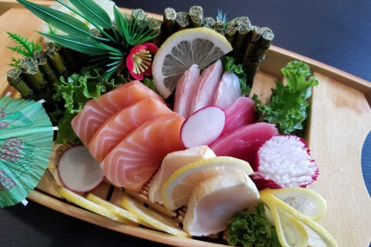 Assorted Sashimi (12pcs)