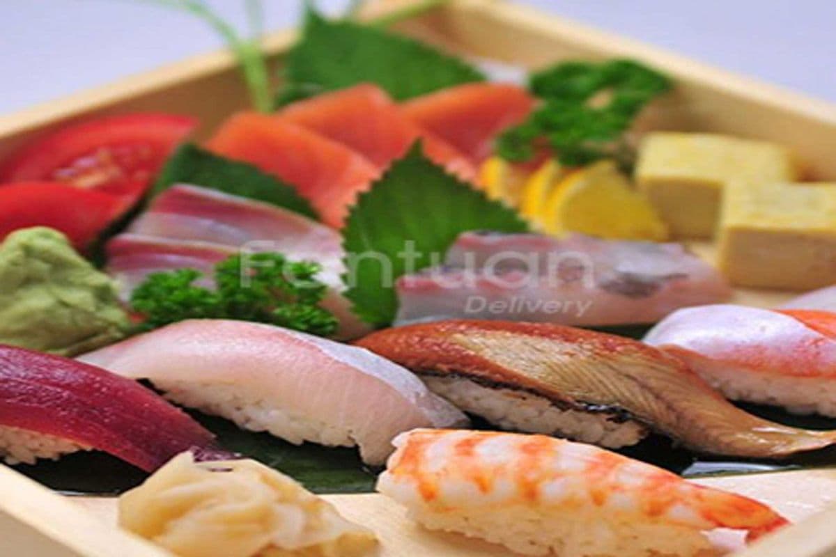 SS3. Large Sashimi Sushi Maki Combo (82 pcs)