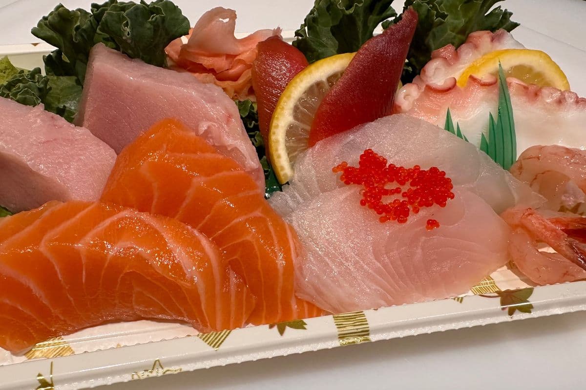 D14.Assorted Sashimi (12 pcs)