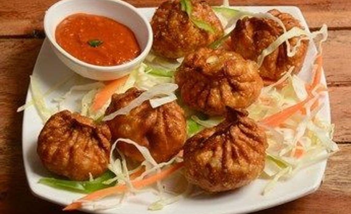FRIED CHICKEN MOMOS (8PCS)