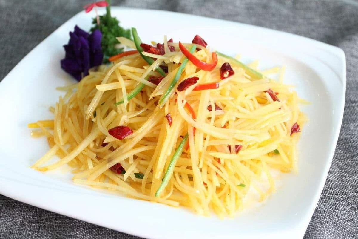 Spicy and Sour Shredded Potato Stir Fry(酸辣土豆丝)
