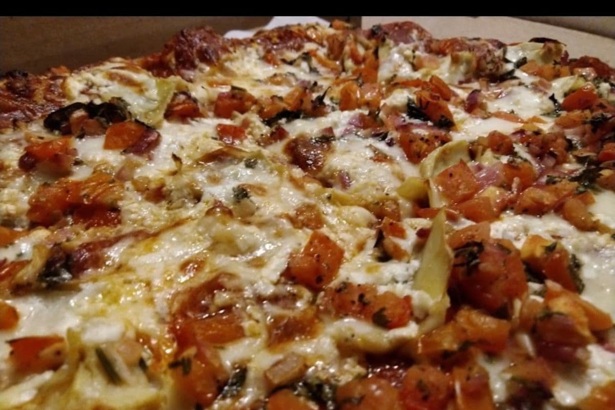 31. 13" Medium Logan Pizza