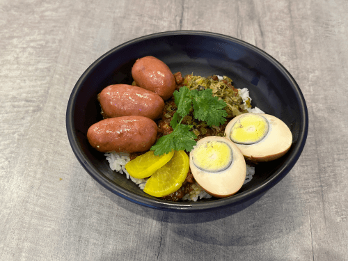 (Bento)台灣香腸滷肉飯便當 / (Bento) Taiwanese Sausage w/ Marinated Pork on Rice Bento