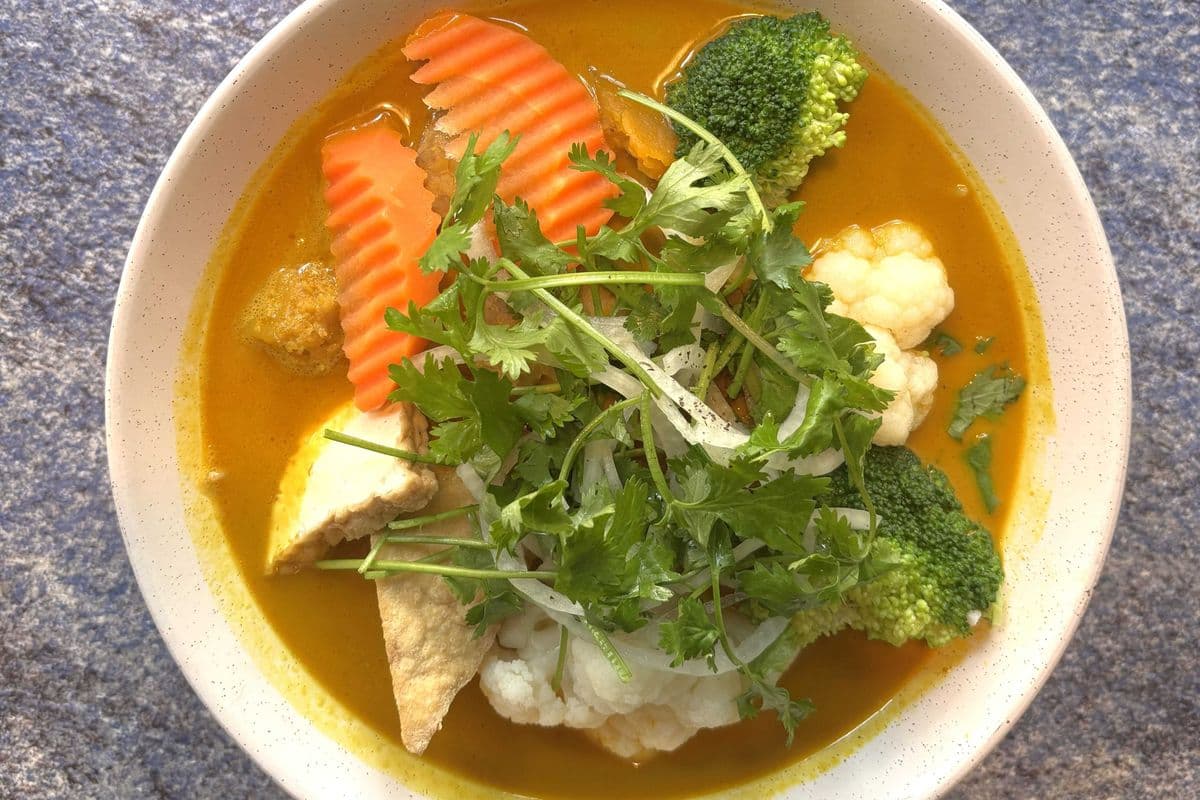 V9. Vegetarian Curry Noodle Soup