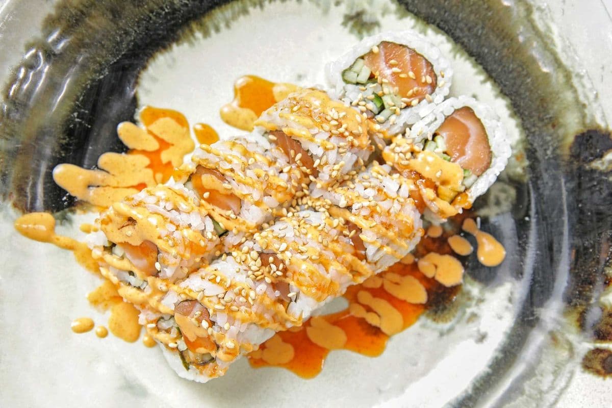 Spicy Salmon Maki Roll (8 pcs)