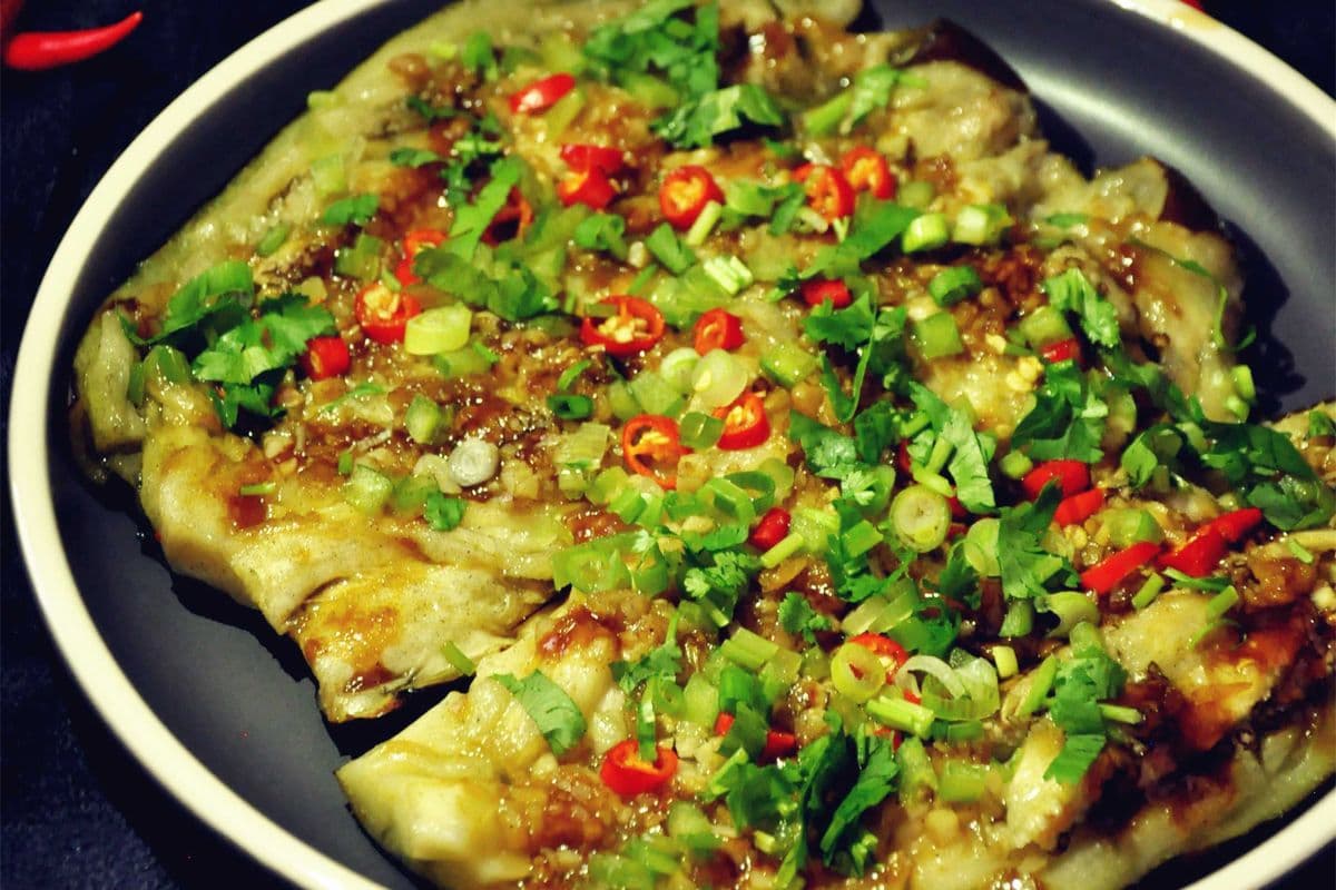 Signature Garlic Eggplant / 蒜香烤全茄