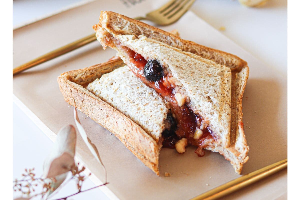 Strawberry Boba Cheese Toast (草莓芝士包心吐司)