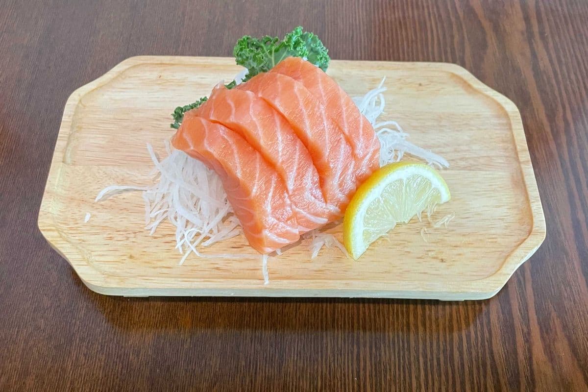 Salmon Sashimi Half (4 pcs)
