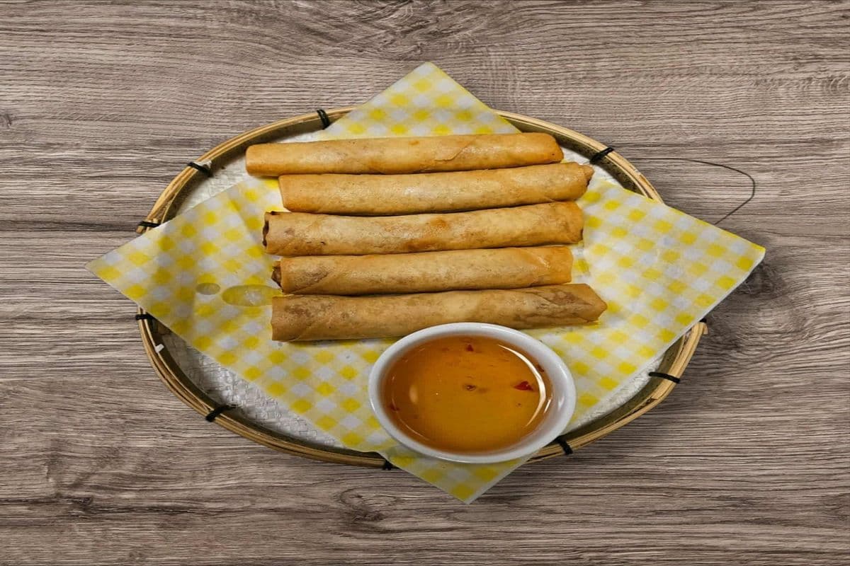 4. Spring Rolls (5 pcs)