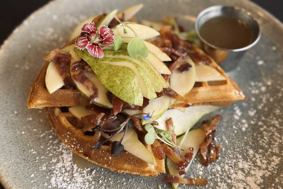 GAUFRE AUX POIRES ET BACON - PEAR AND BACON WAFFLE