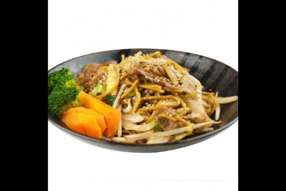 K04. Chicken or Beef Yakisoba
