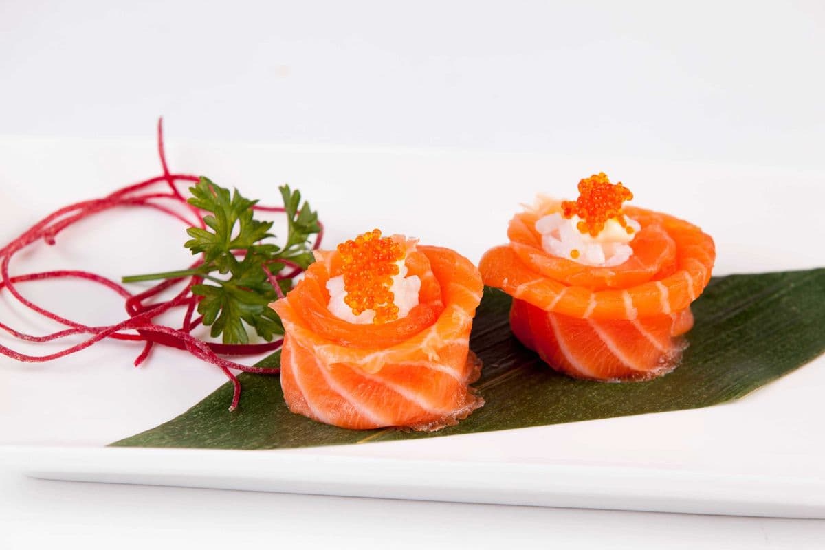 Salmon Flower Sushi Nigiri (2 pcs)