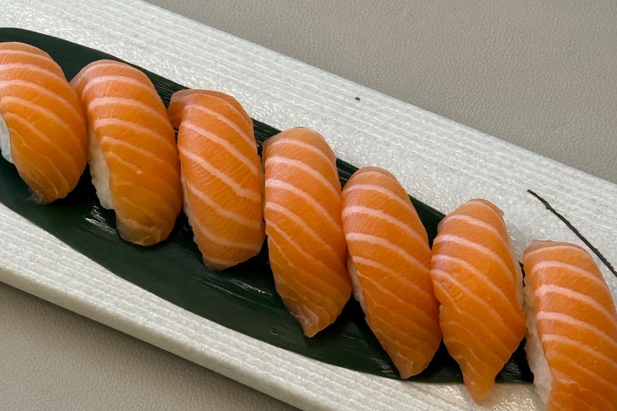 Salmon Sushi (7pcs)