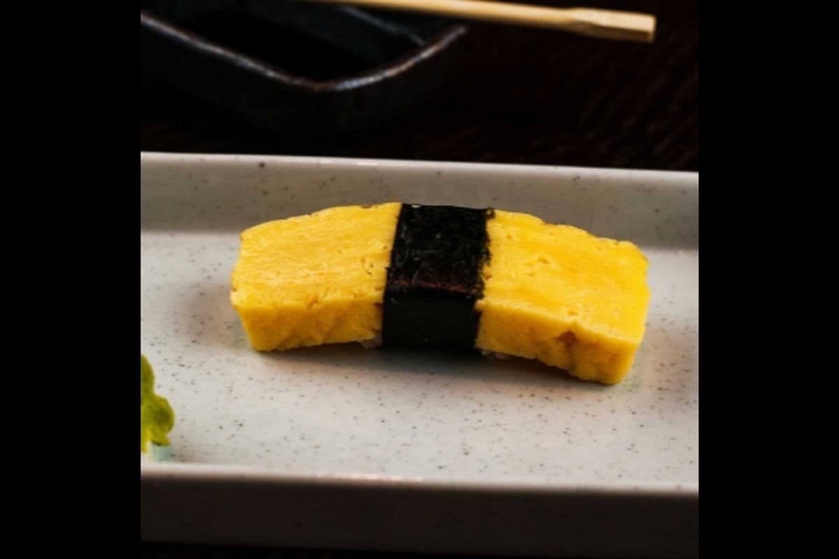 E01. Tamago Nigiri (1 pc)