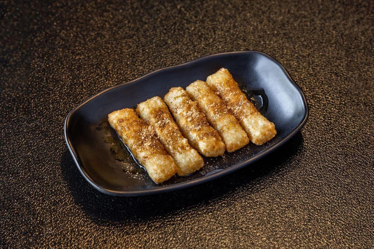 22. Glutinous Rice Cake with Brown Sugar Sauce 红糖糍粑