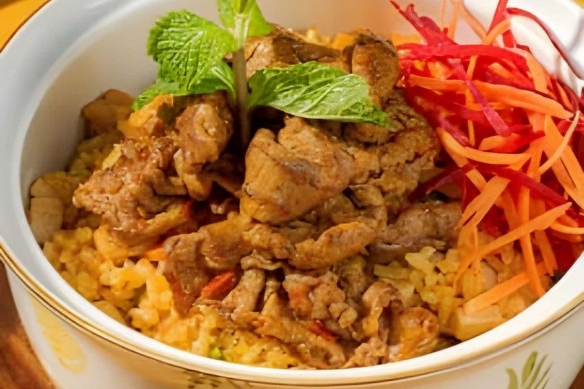 M16 - Vietnamese Sate Beef Fried Rice (Spicy) (Cơm Chiên Bò Sa Tế)